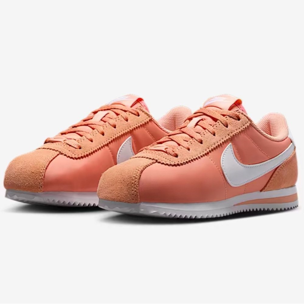 NIKE Cortez Textile (Big Kids SIZE: 4.5Y)